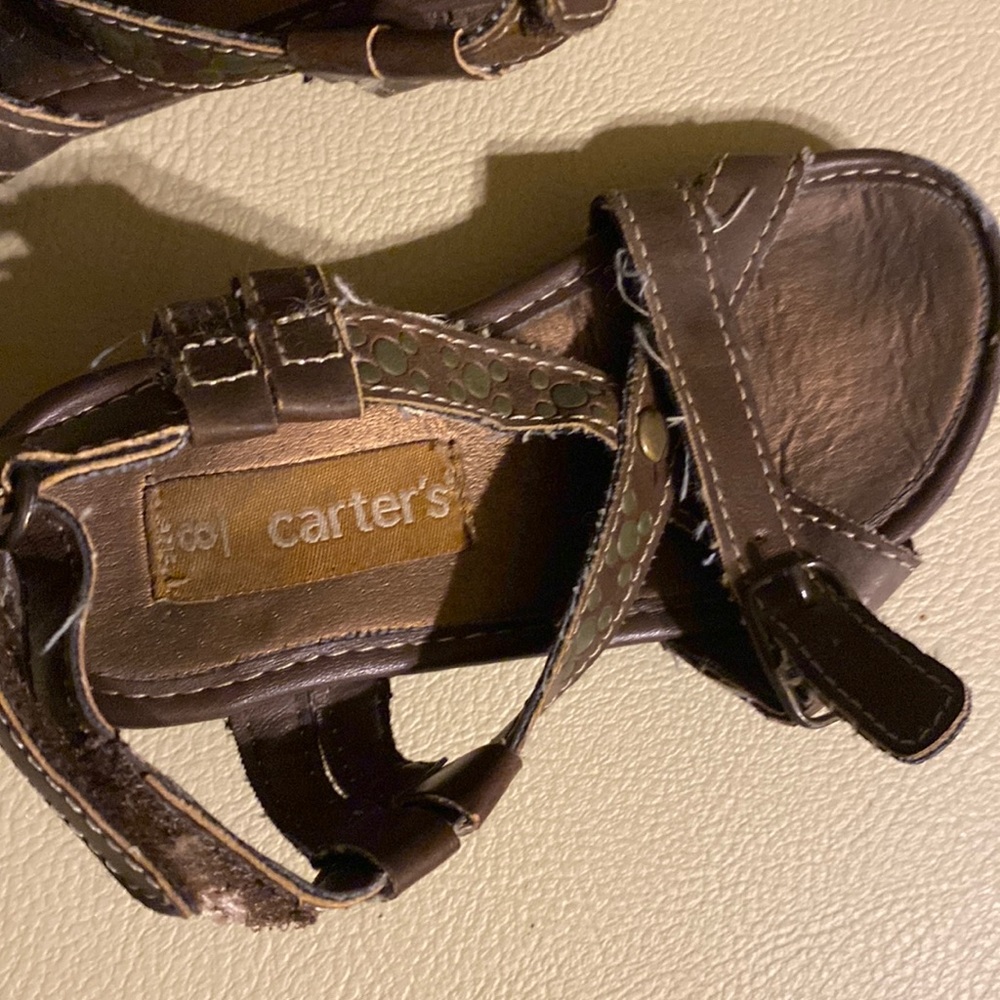 Barely use great set of sandals, size 8 girls kids
